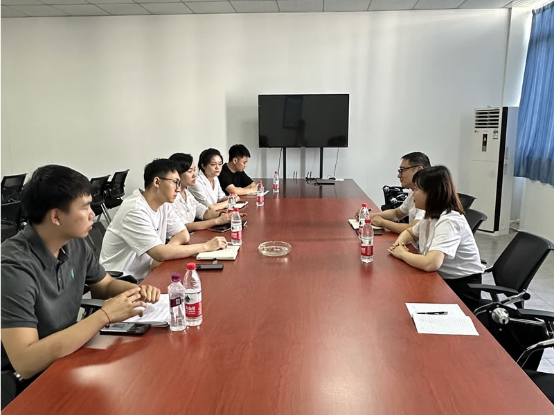 市局領導蒞臨指導，共繪綿陽市先鋒醫(yī)療器械新篇章！1.jpg
