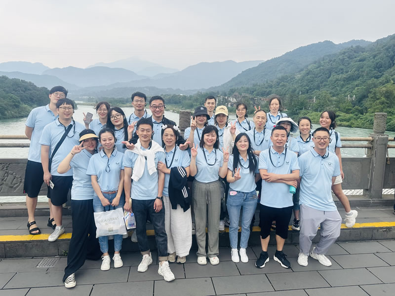 綿陽(yáng)市先鋒醫(yī)療器械有限公司團(tuán)建之旅：共赴都江堰，凝聚先鋒之魂3.jpg