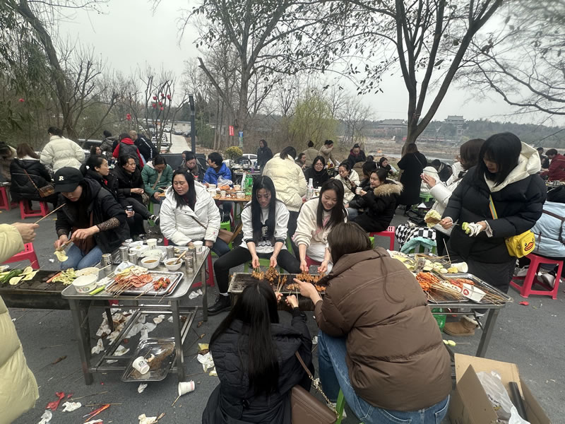 綿陽市先鋒醫(yī)療器械有限公司—— 慶?！?.8婦女節(jié)”，共赴燒烤盛宴，致敬巾幗風采1.jpg